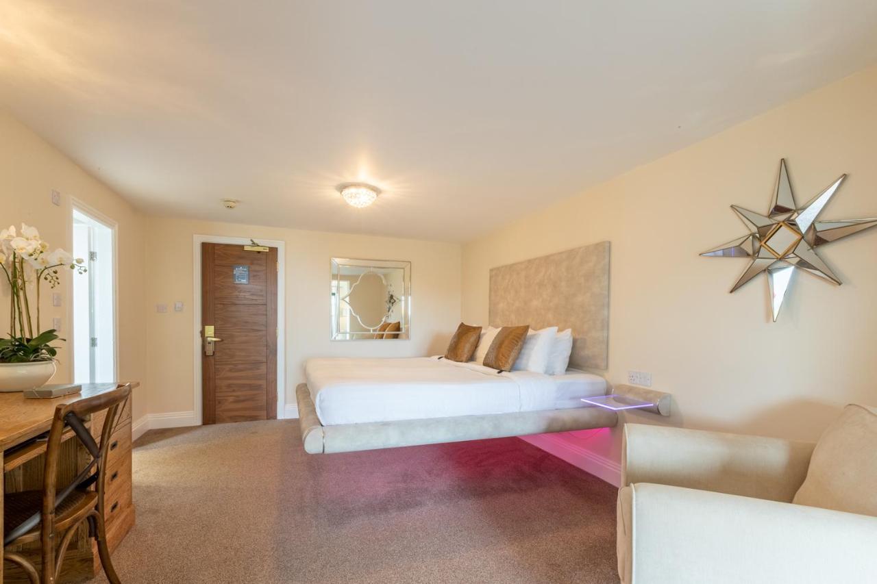 Lakes Hotel & Spa Bowness-on-Windermere Dış mekan fotoğraf A bedroom at the hotel