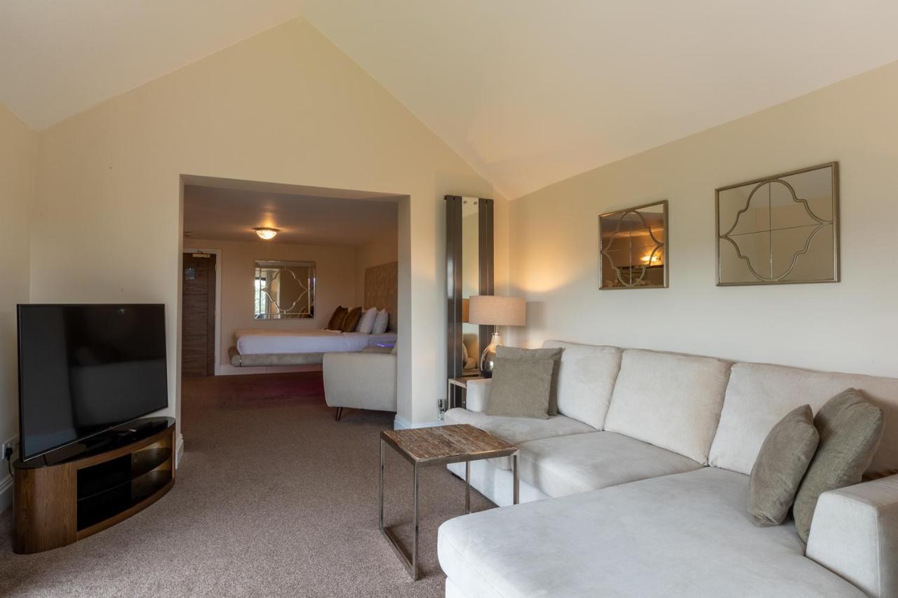 Lakes Hotel & Spa Bowness-on-Windermere Dış mekan fotoğraf A suite at the Inn at the Opera