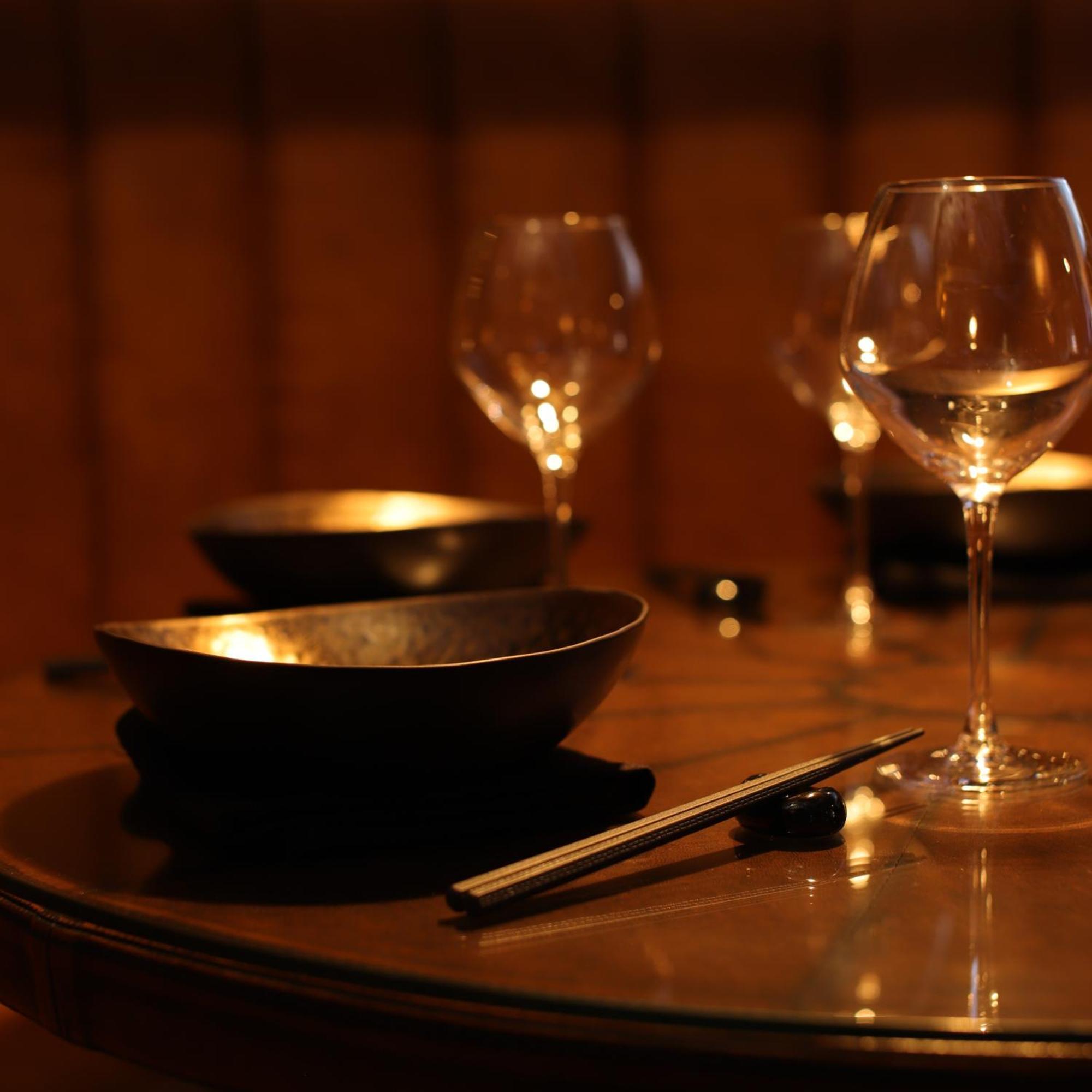 Lakes Hotel & Spa Bowness-on-Windermere Dış mekan fotoğraf A wine glass and chopsticks