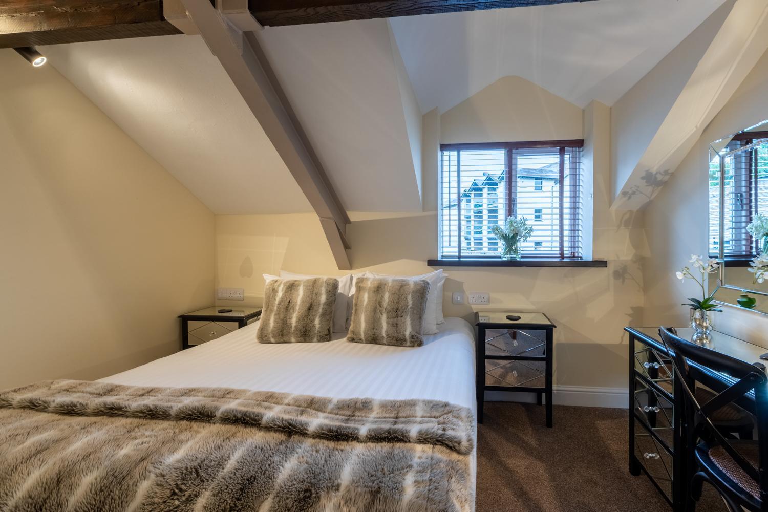 Lakes Hotel & Spa Bowness-on-Windermere Oda fotoğraf A bedroom at The Old Bank Hotel