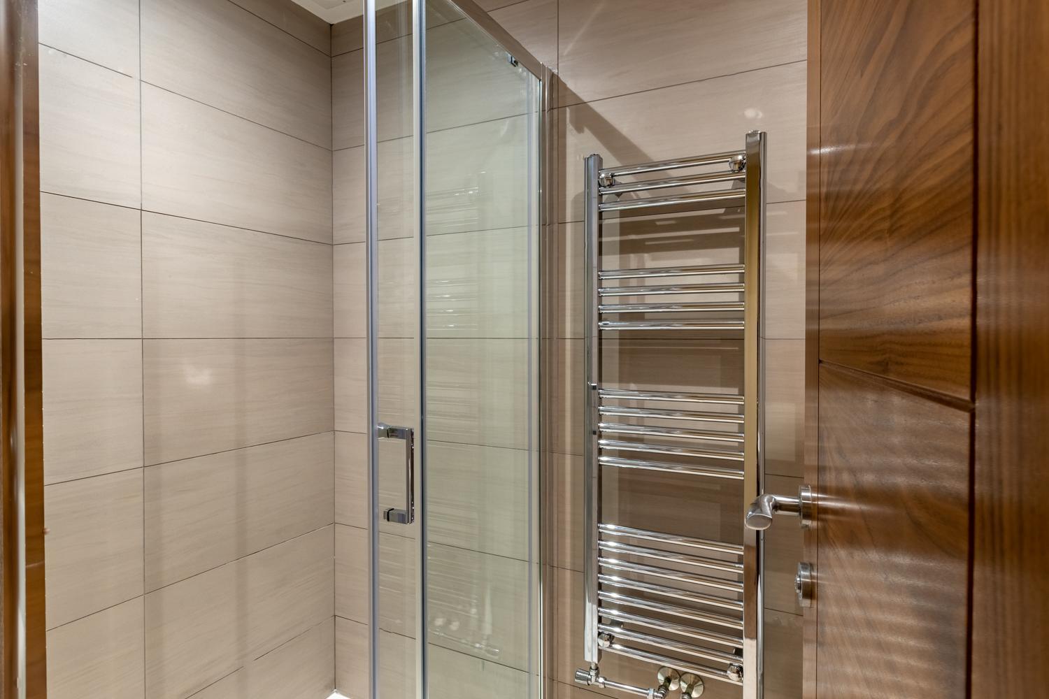 Lakes Hotel & Spa Bowness-on-Windermere Oda fotoğraf A heated towel rail