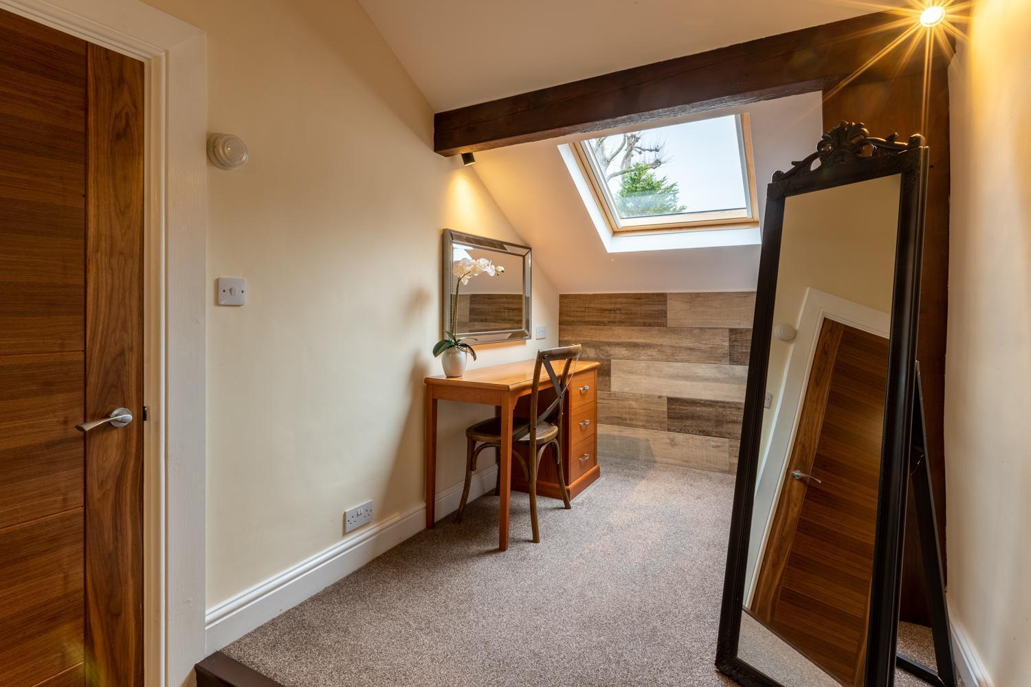 Lakes Hotel & Spa Bowness-on-Windermere Oda fotoğraf The dressing room at The Old Vicarage