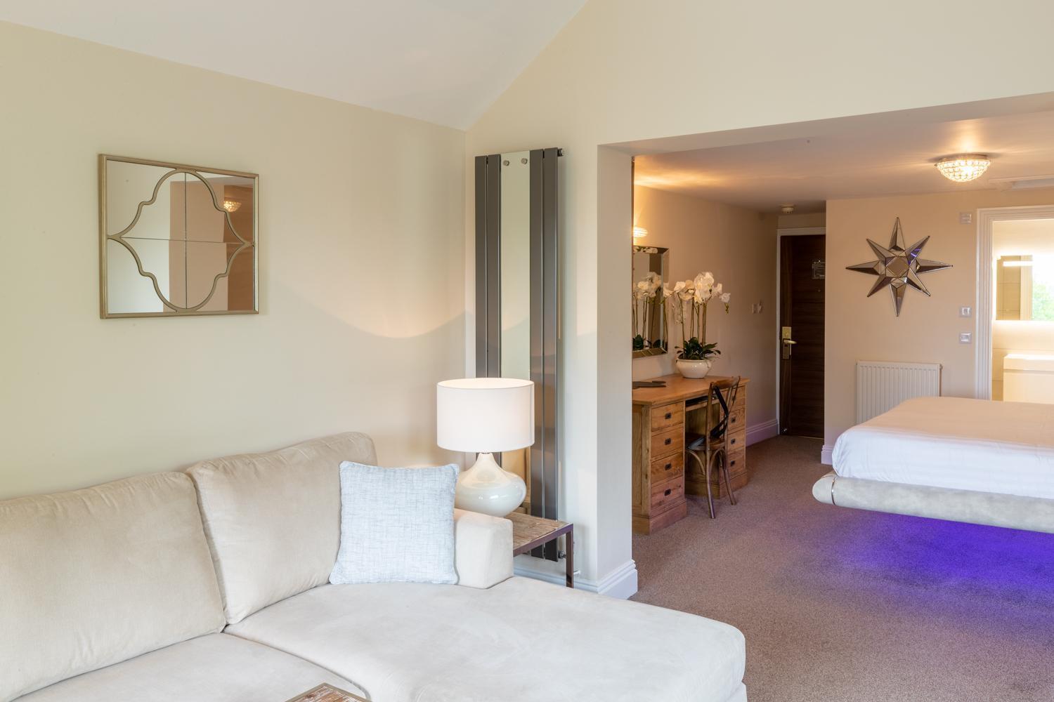 Lakes Hotel & Spa Bowness-on-Windermere Oda fotoğraf A bedroom at the hotel