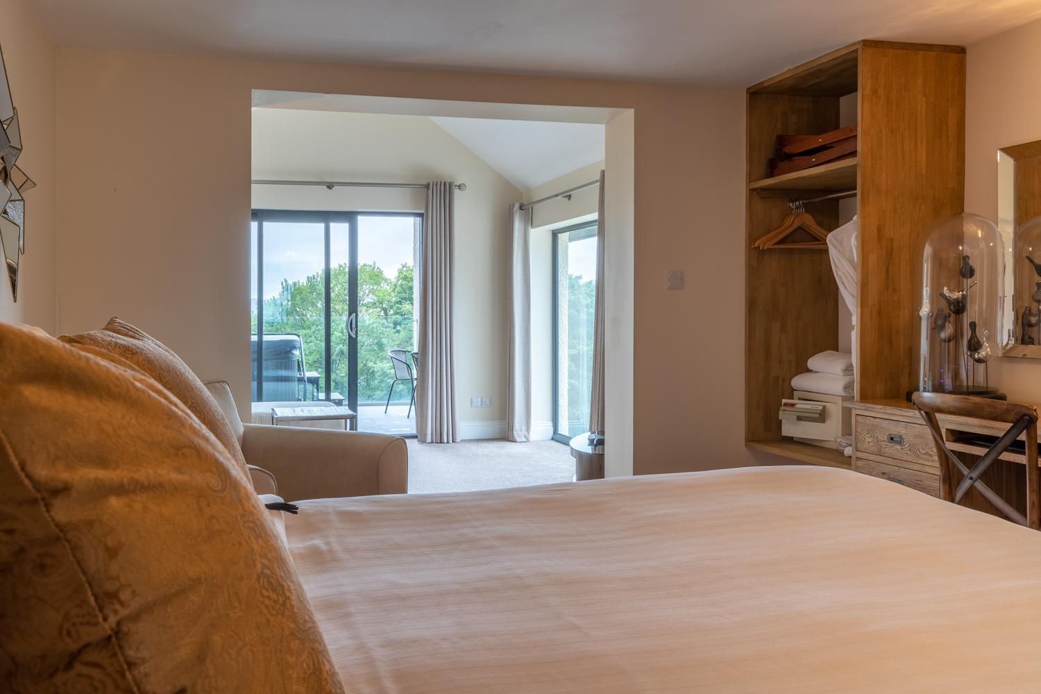 Lakes Hotel & Spa Bowness-on-Windermere Oda fotoğraf A bedroom at the hotel