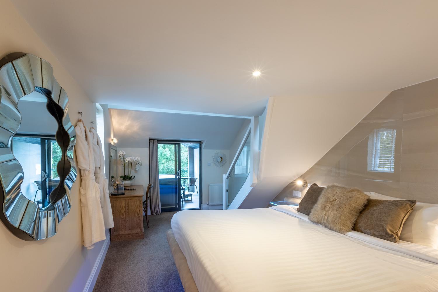 Lakes Hotel & Spa Bowness-on-Windermere Oda fotoğraf A bedroom at The Old Inn