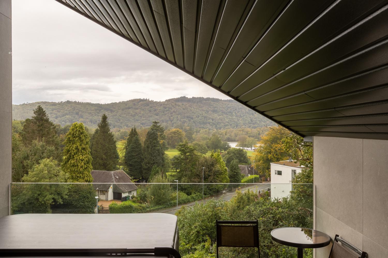 Lakes Hotel & Spa Bowness-on-Windermere Oda fotoğraf View from the balcony of a guest room