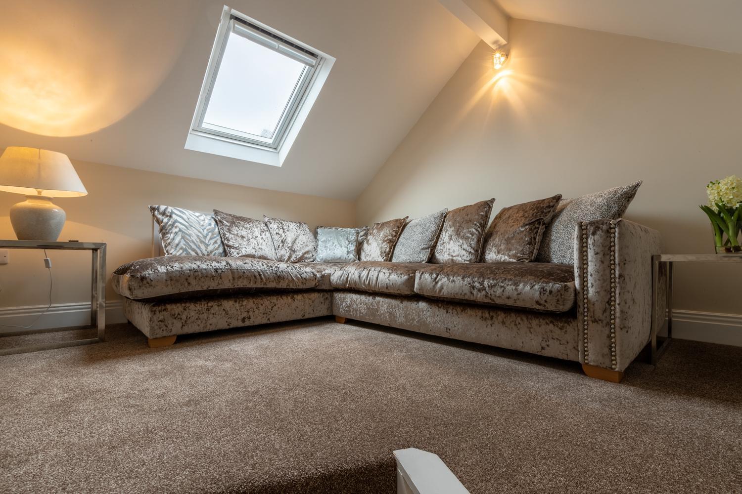 Lakes Hotel & Spa Bowness-on-Windermere Oda fotoğraf A crushed velvet sofa